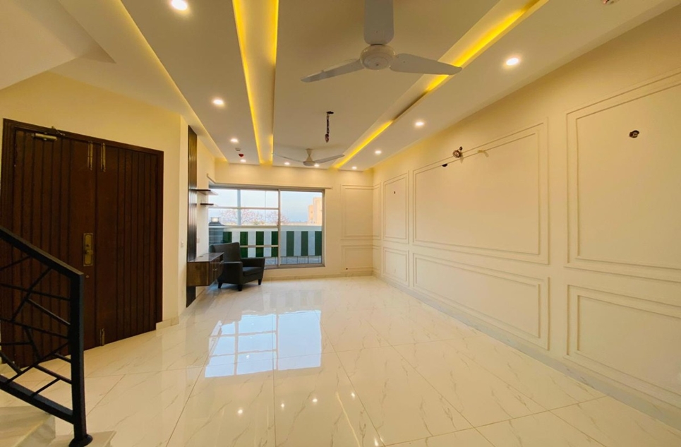 5 marla house for sale in Phase 6 DHA Lahore