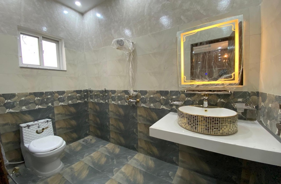 9 marla house for sale in Bankers Avenue Lahore