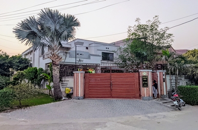 1 kanal guest houses for rent in Johar Town Lahore
