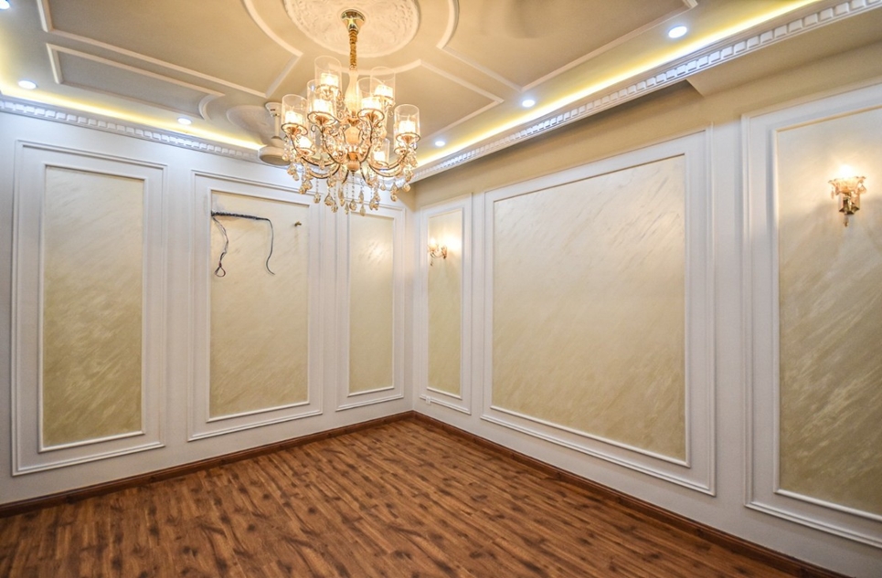 10 marla house for sale in Phase 8 DHA Lahore
