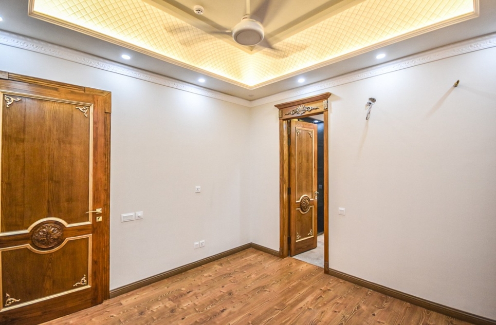 10 marla house for sale in Phase 8 DHA Lahore