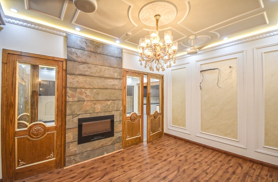 10 marla house for sale in Phase 8 DHA Lahore