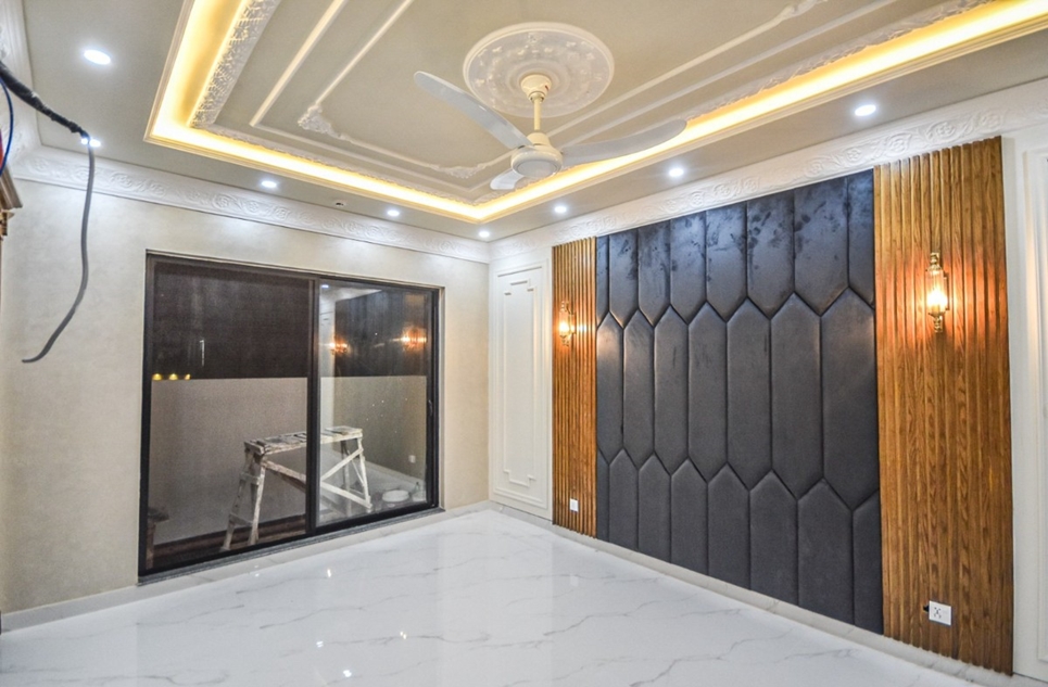 10 marla house for sale in Phase 8 DHA Lahore