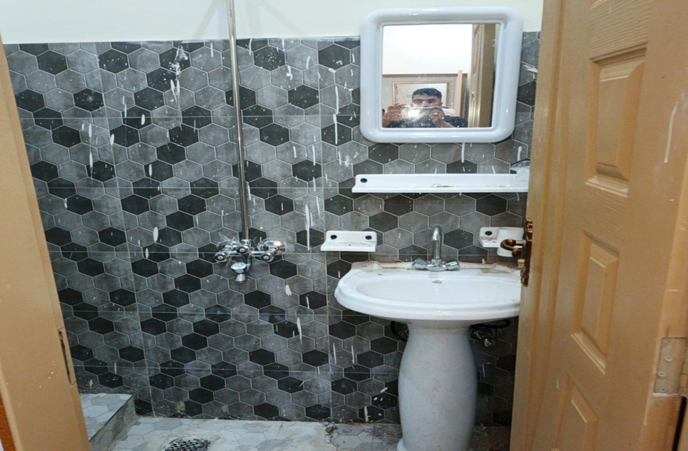 1 kanal house for rent in Garden Town Lahore