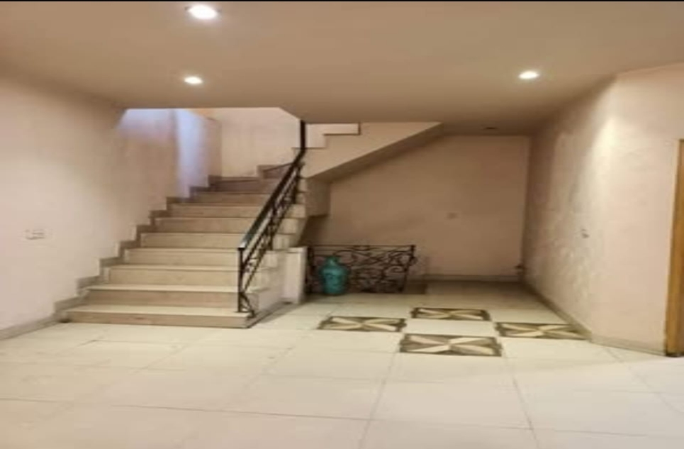 4 kanal commercial farming for rent in Gulberg-3 Lahore