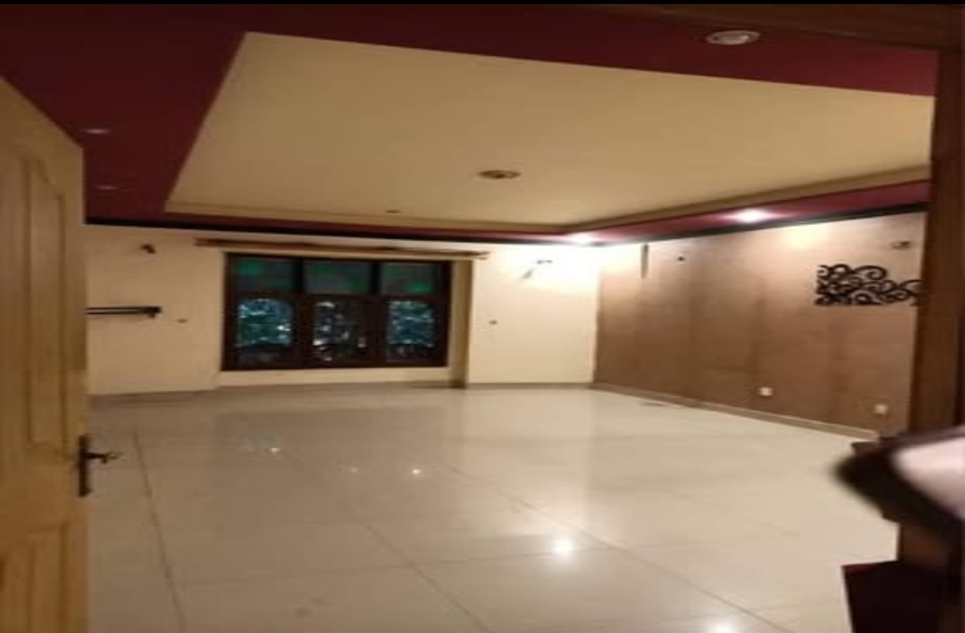 4 kanal commercial farming for rent in Gulberg-3 Lahore
