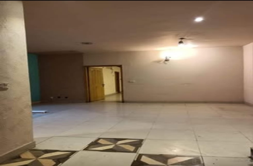 4 kanal commercial farming for rent in Gulberg-3 Lahore