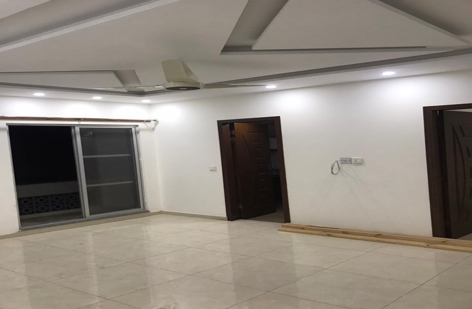 3 beds  apartment for rent in Lawrence Road Lahore