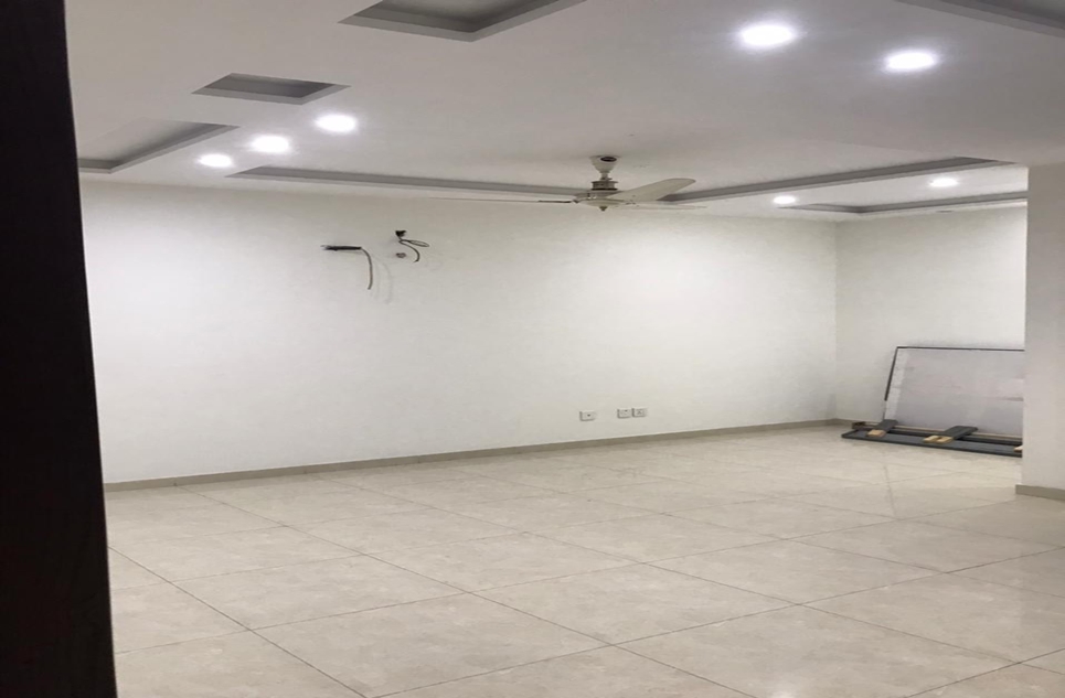 3 beds  apartment for rent in Lawrence Road Lahore