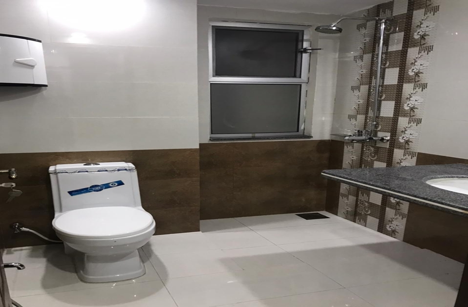 3 beds  apartment for rent in Lawrence Road Lahore