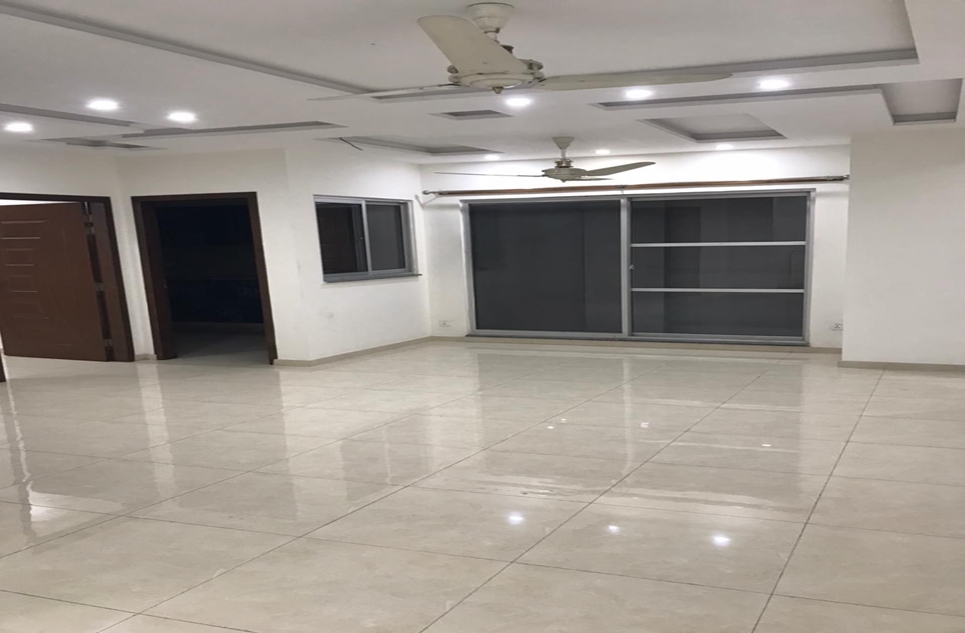 3 beds  apartment for rent in Lawrence Road Lahore