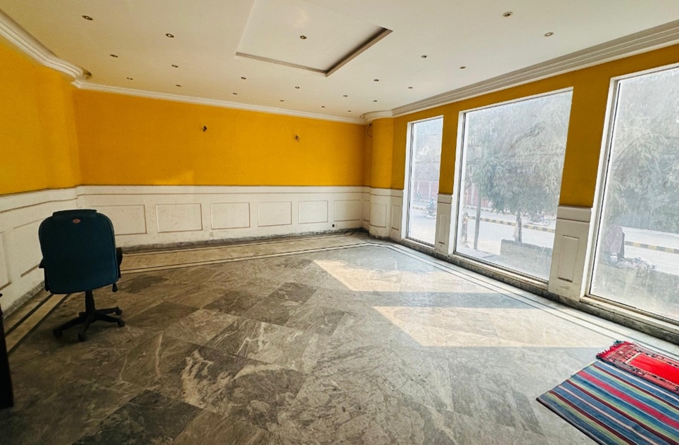 6 kanal buildings plazas for sale in Davis Road Lahore