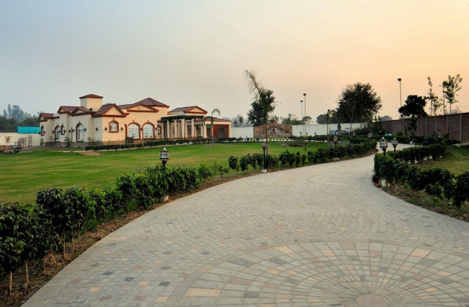 10 Kanal 11 Marla Farmhouse for Sale on Bedian Road, Lahore