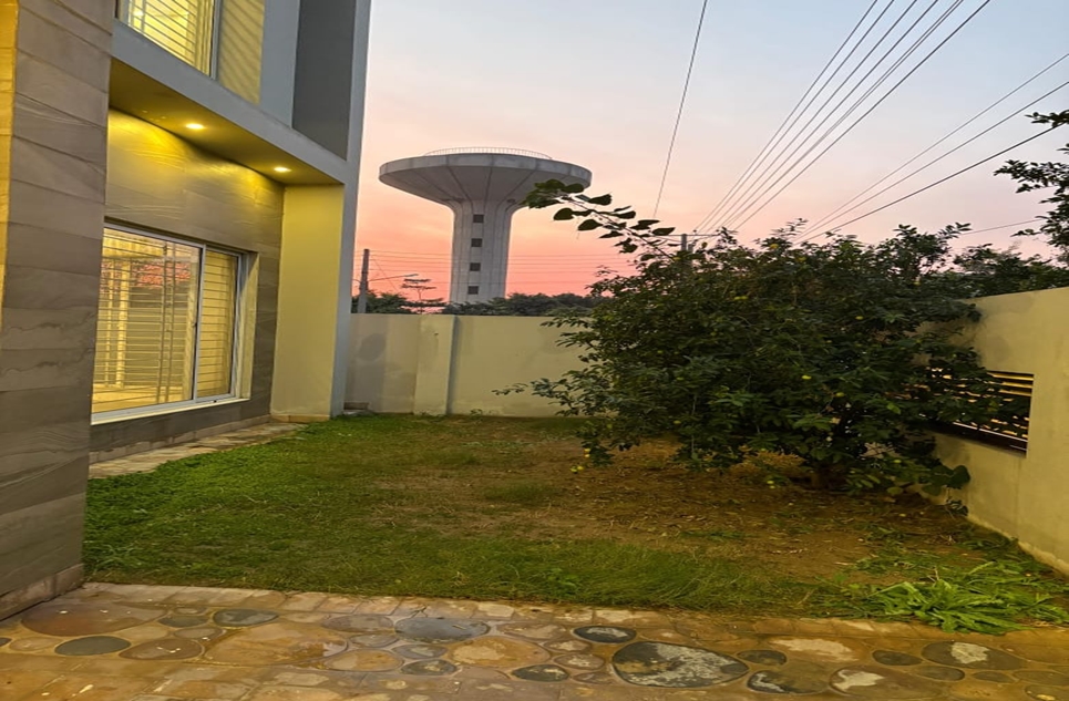 1 kanal house for sale in Beacon House Society Lahore