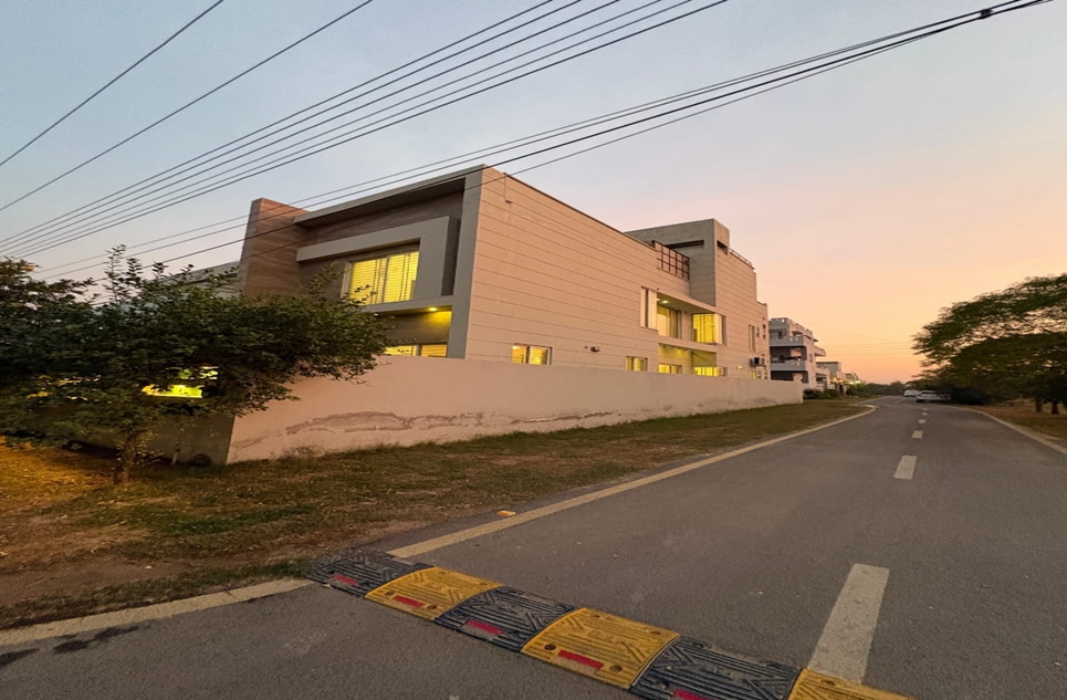 1 kanal house for sale in Beacon House Society Lahore