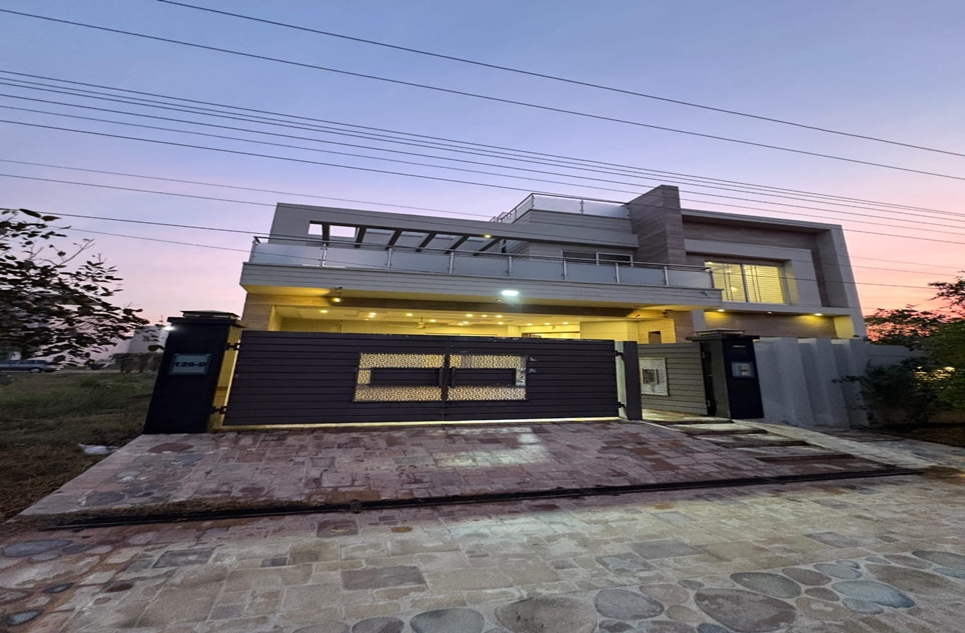 1 kanal house for sale in Beacon House Society Lahore