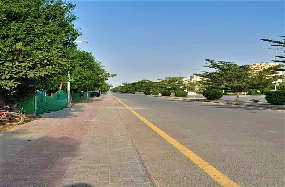 5 marla buildings plazas for rent in Bahria Town Lahore