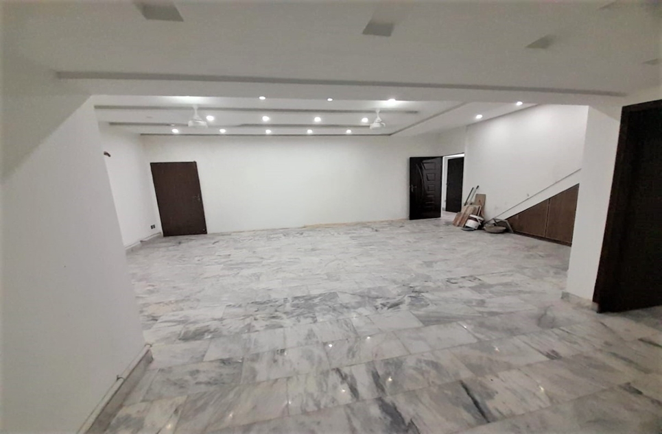 5 marla buildings plazas for rent in Bahria Town Lahore