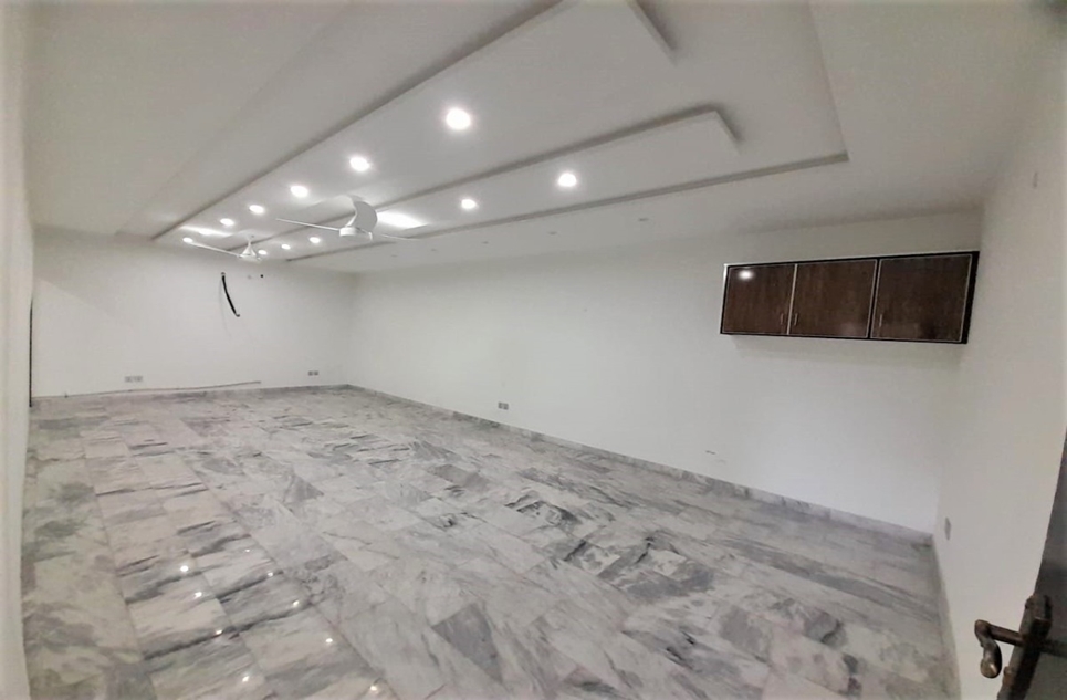 5 marla buildings plazas for rent in Bahria Town Lahore