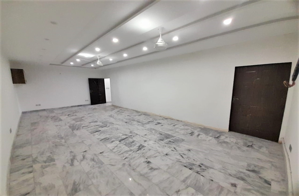 5 marla buildings plazas for rent in Bahria Town Lahore