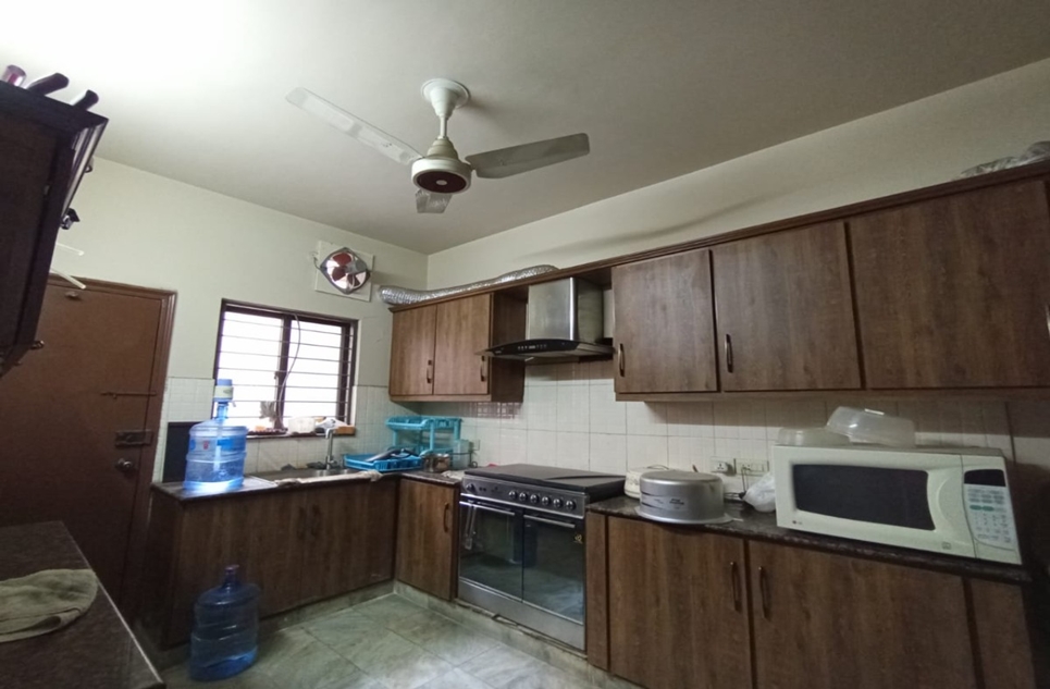 10 marla house for sale in Phase 4 DHA Lahore
