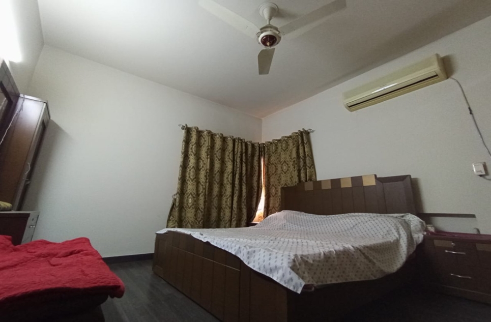10 marla house for sale in Phase 4 DHA Lahore