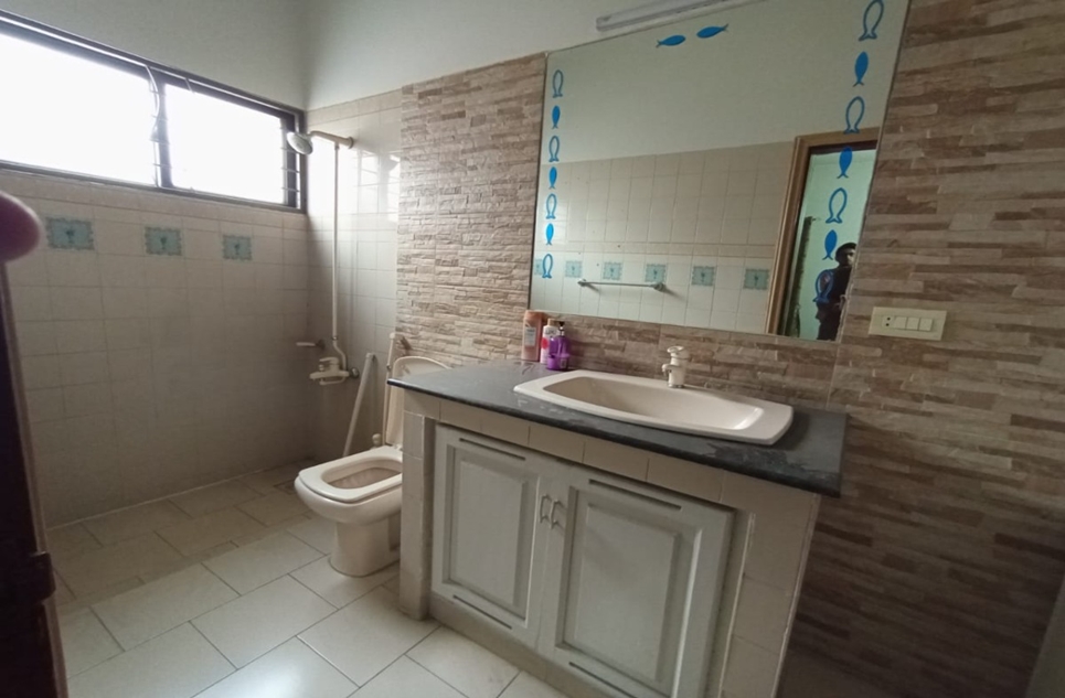 10 marla house for sale in Phase 4 DHA Lahore