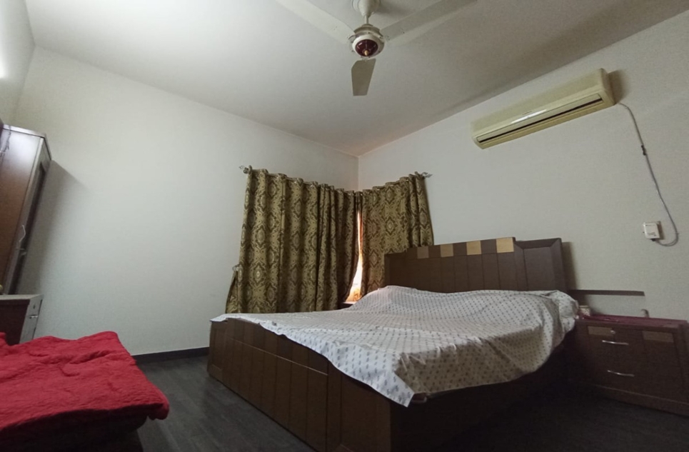 10 marla house for sale in Phase 4 DHA Lahore