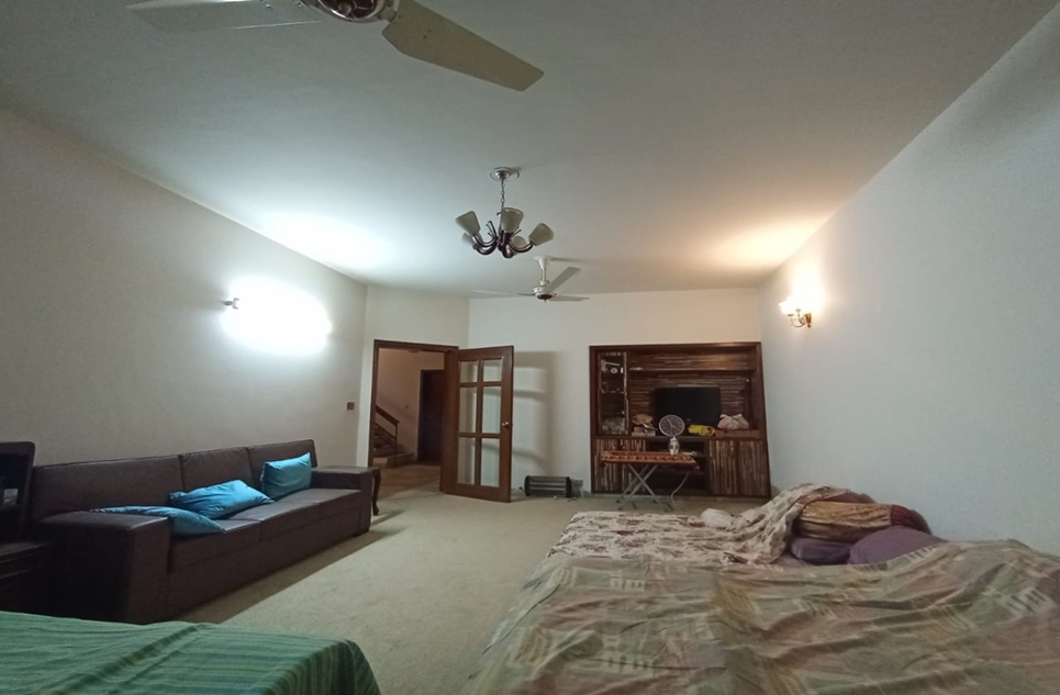 10 marla house for sale in Phase 4 DHA Lahore