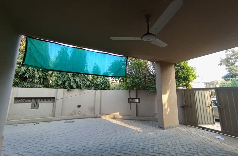 10 marla house for sale in Phase 4 DHA Lahore