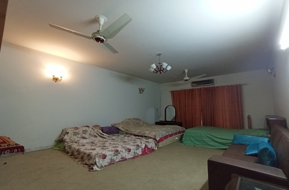10 marla house for sale in Phase 4 DHA Lahore