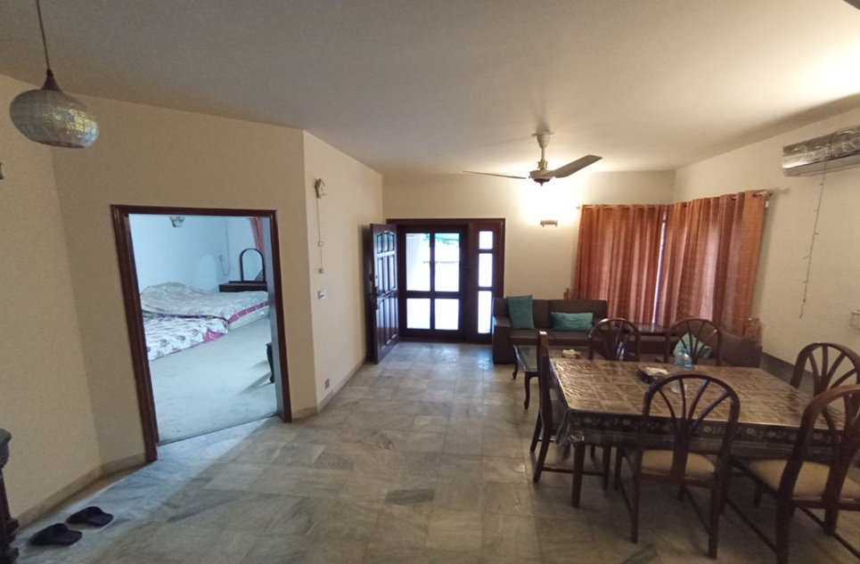 10 marla house for sale in Phase 4 DHA Lahore