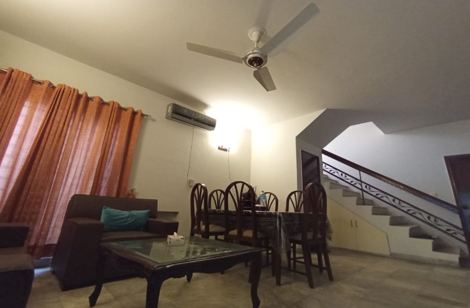 10 marla house for sale in Phase 4 DHA Lahore