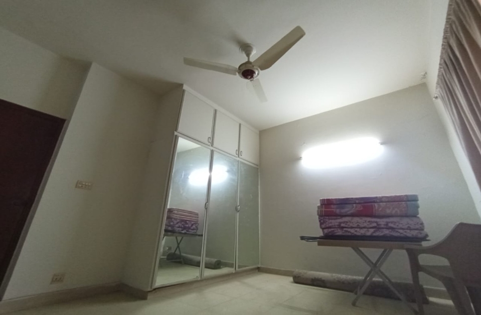 10 marla house for sale in Phase 4 DHA Lahore
