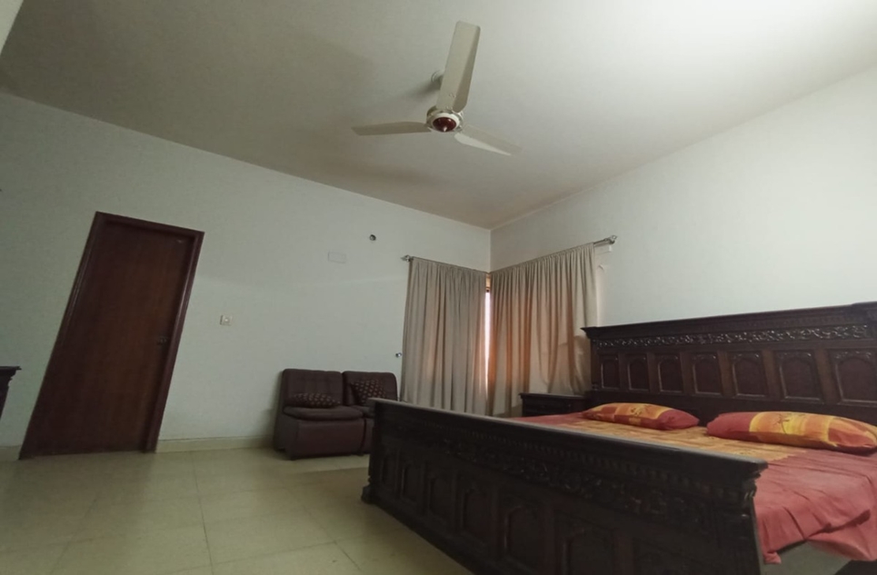 10 marla house for sale in Phase 4 DHA Lahore