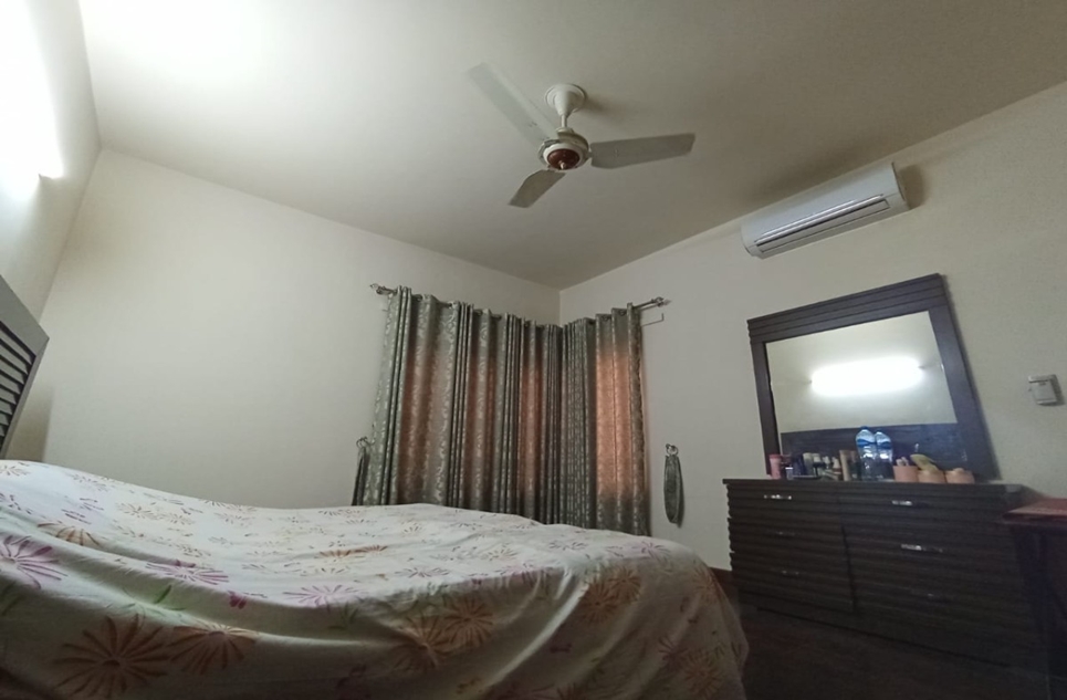 10 marla house for sale in Phase 4 DHA Lahore