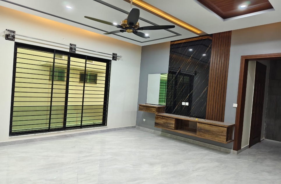 1 kanal house for sale in Phase 2 DHA Islamabad