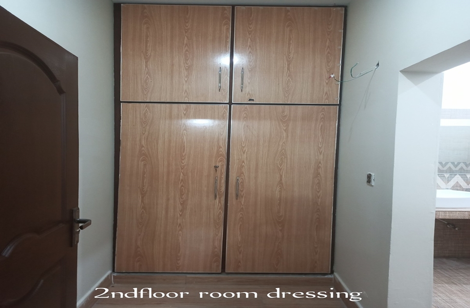 8 marla house for sale in Eden Boulevard Lahore