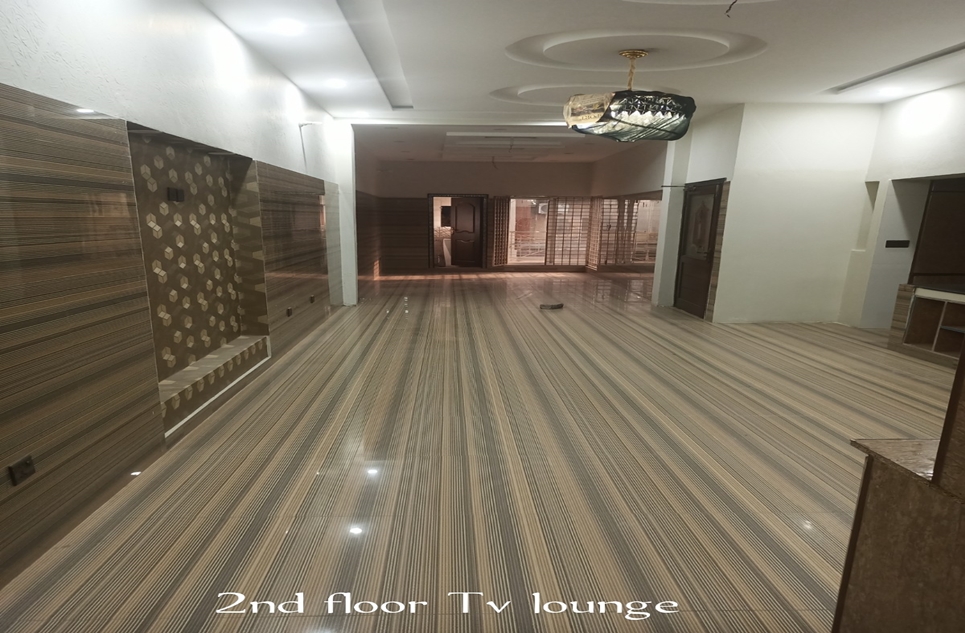 8 marla house for sale in Eden Boulevard Lahore