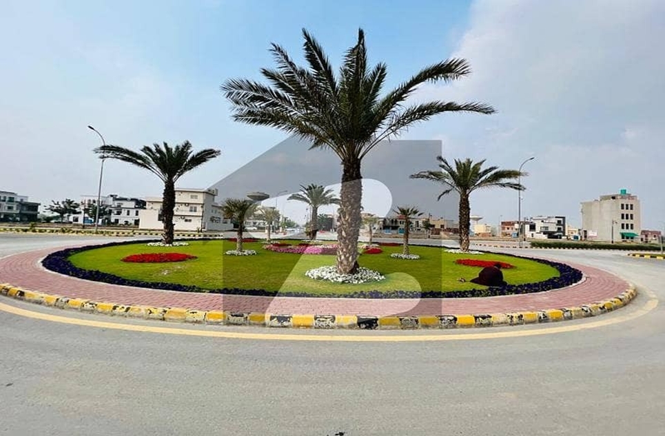 8 marla plot for sale in Lake City Lahore