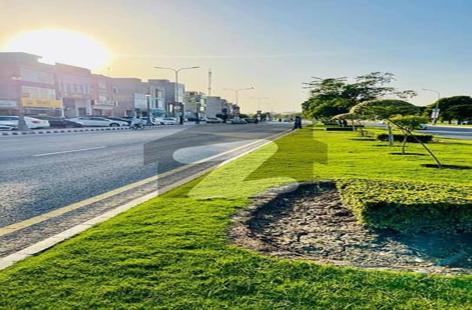 8 marla plot for sale in Lake City Lahore