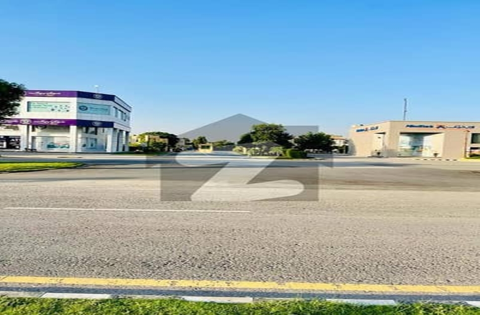8 marla plot for sale in Lake City Lahore