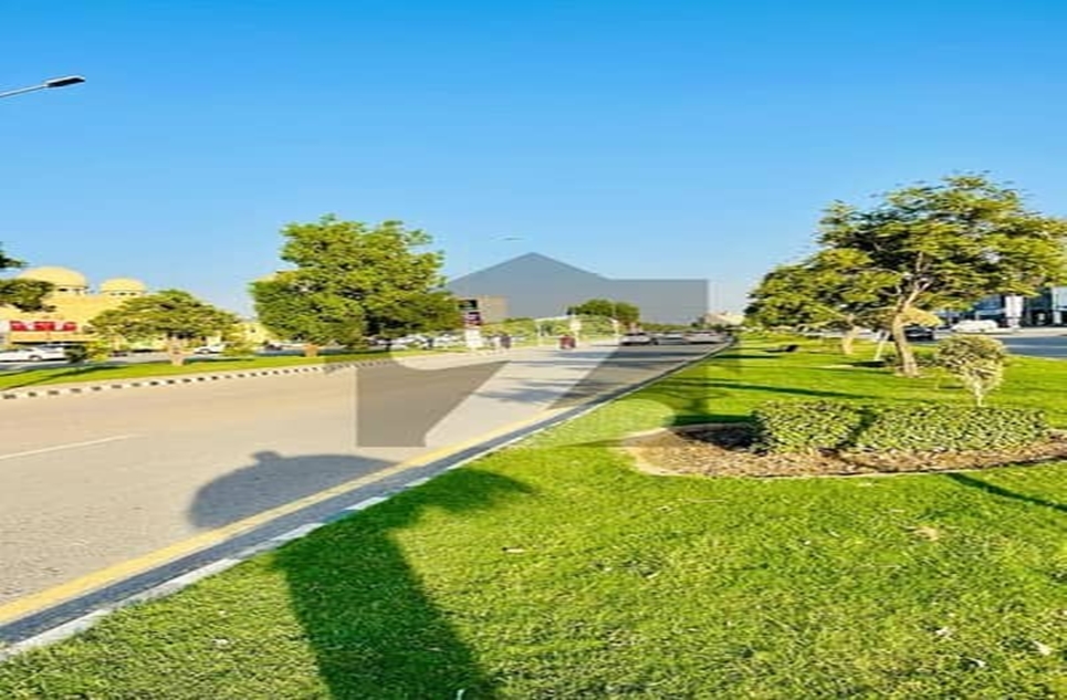 8 marla plot for sale in Lake City Lahore