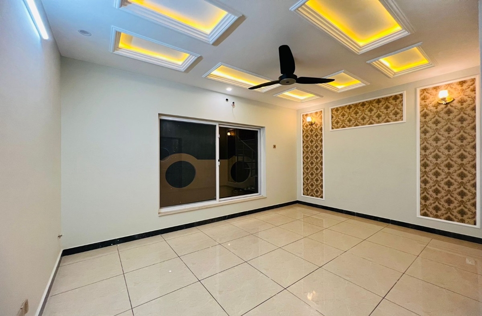 10 marla house for sale in Bahria Town Islamabad