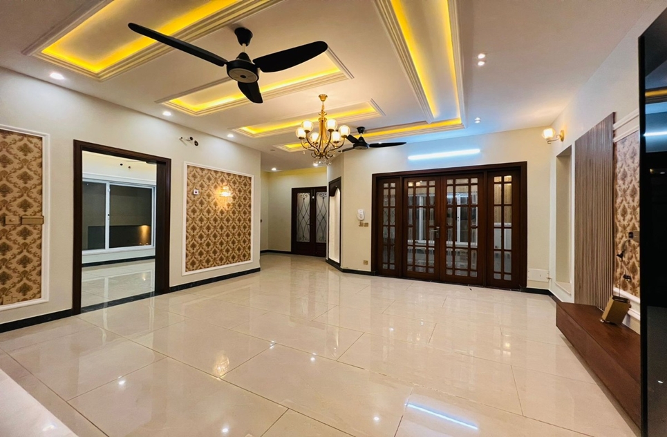 10 marla house for sale in Bahria Town Islamabad