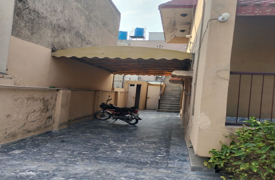 2 Kanal Upper Portion for Rent in Garden Town Lahore
