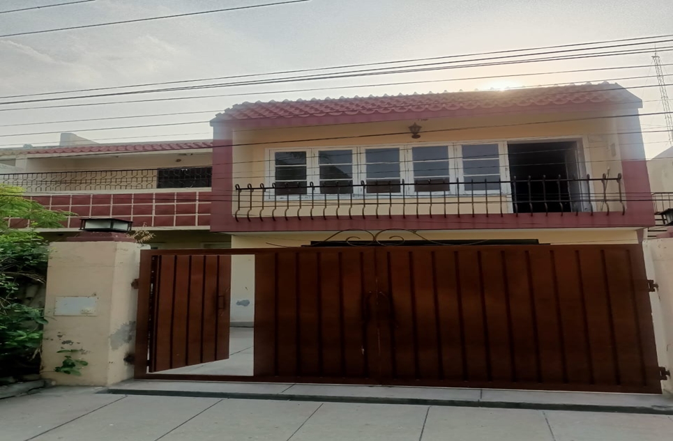 10 marla house for sale in Fortress Stadium Lahore