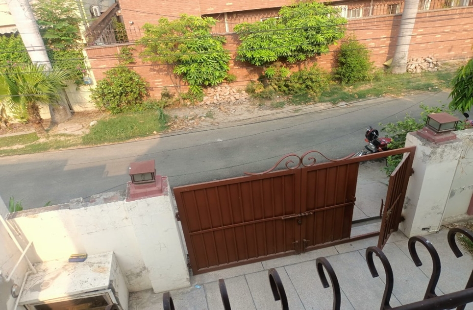 10 marla house for sale in Fortress Stadium Lahore