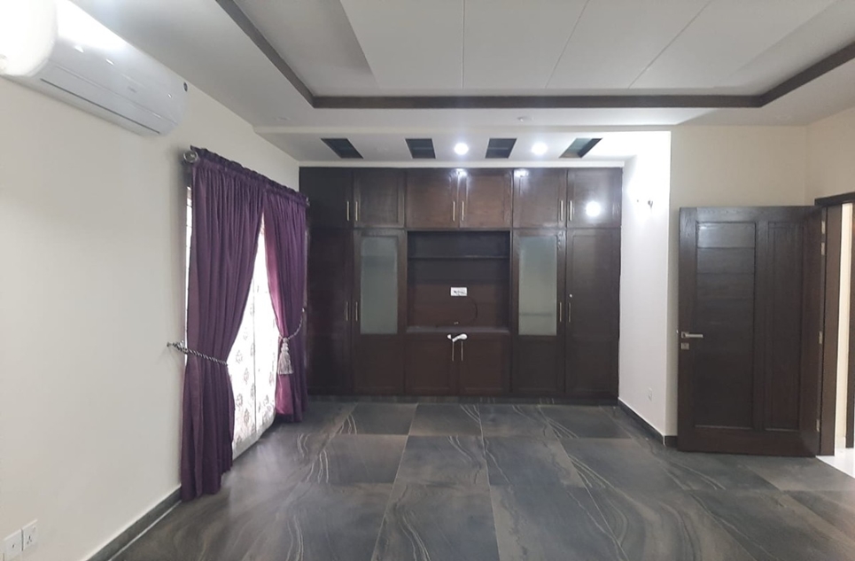 1 Kanal house for rent (First Floor) in Phase 4 DHA Lahore