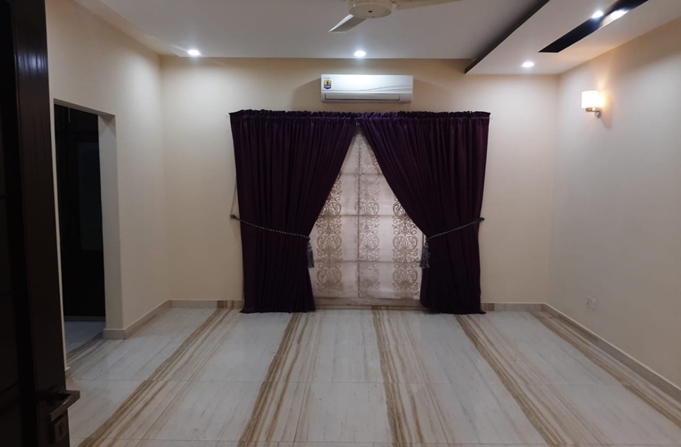 1 Kanal house for rent (First Floor) in Phase 4 DHA Lahore